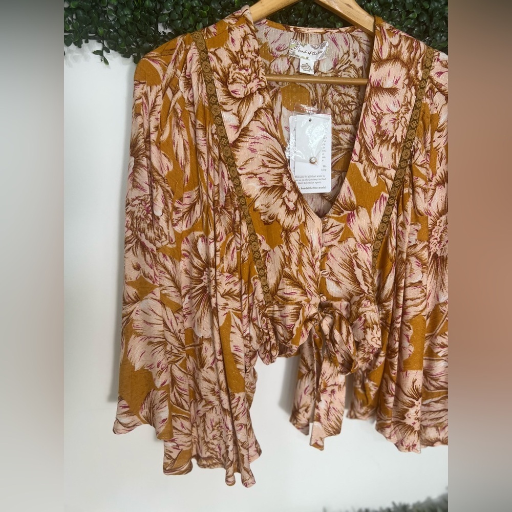 NWT Band of the Free LIBBY GOLD FLORAL BELL SLEEVE CROP TOP - Picture 2 of 11